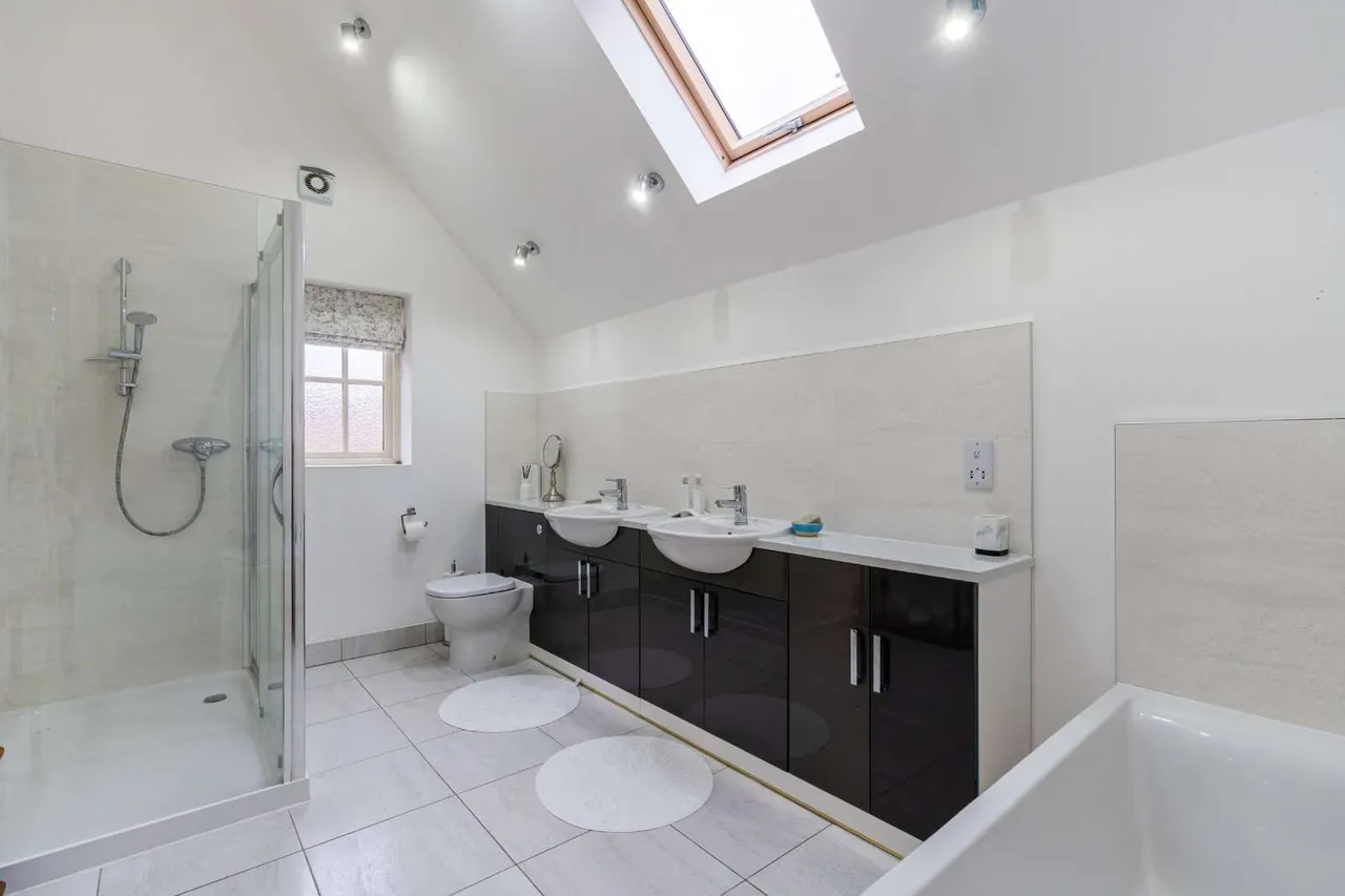 Dovecote Close, Snitterby, Gainsborough, Lincolnshire, DN21 4AT, photo 12