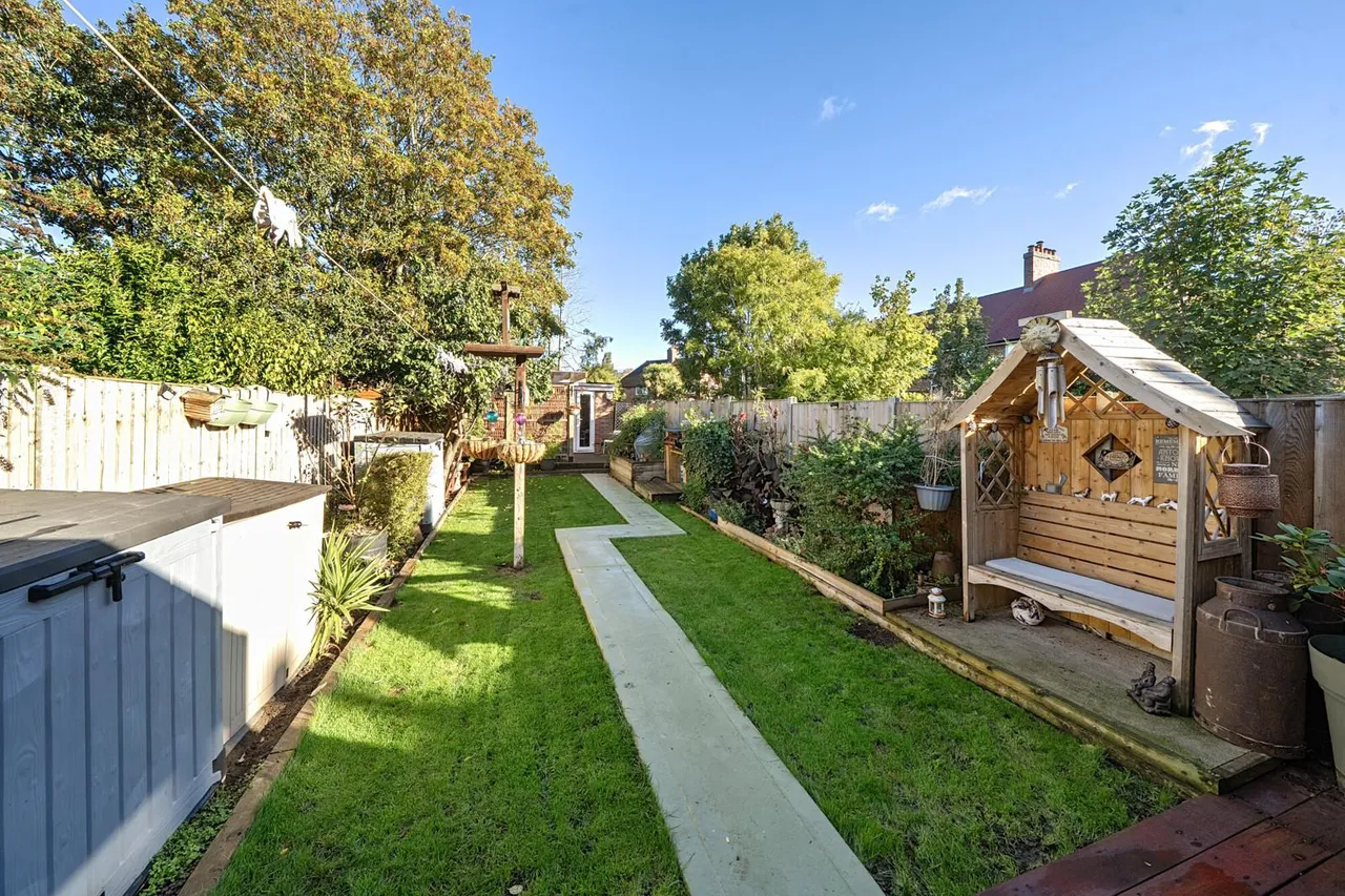 Eltham Palace Road, London, SE9, photo 18