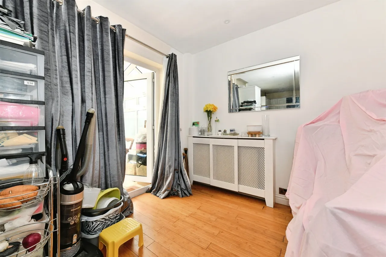 Waverley Gardens, Melksham, SN12, photo 10