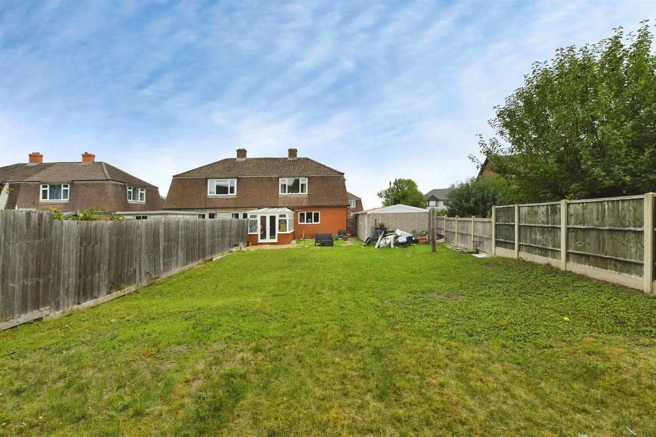 Waverley Gardens, Melksham, SN12, photo 3