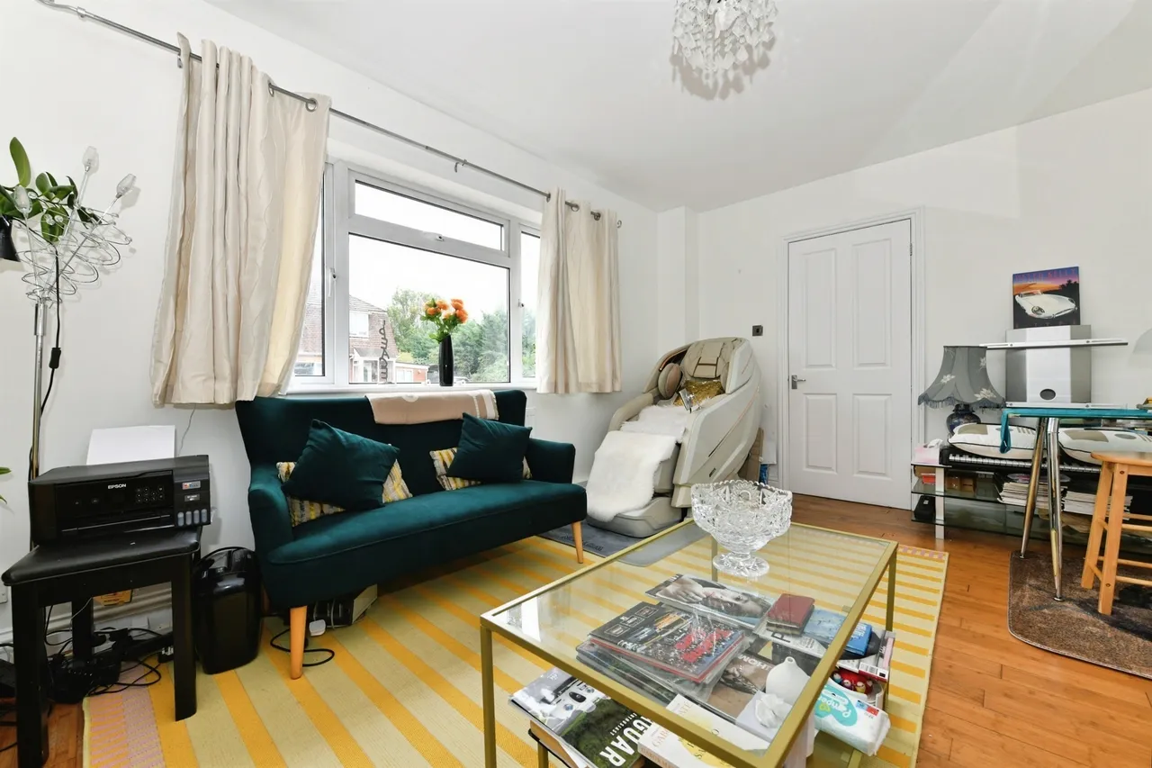 Waverley Gardens, Melksham, SN12, photo 5