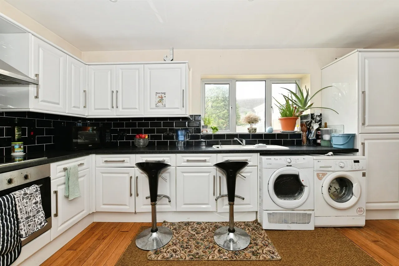Waverley Gardens, Melksham, SN12, photo 9