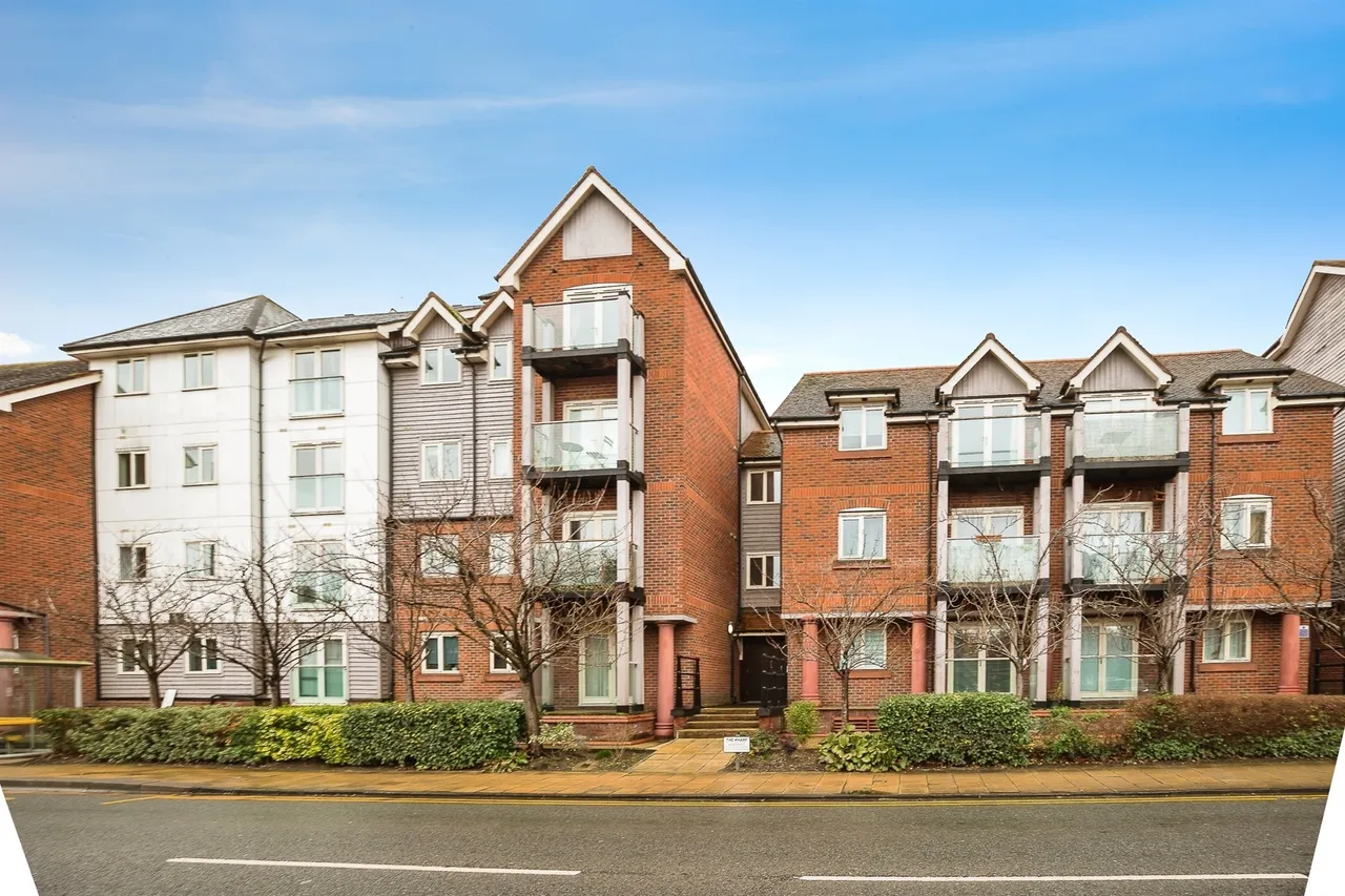 2 bed flat for sale — New Crane Street, Chester