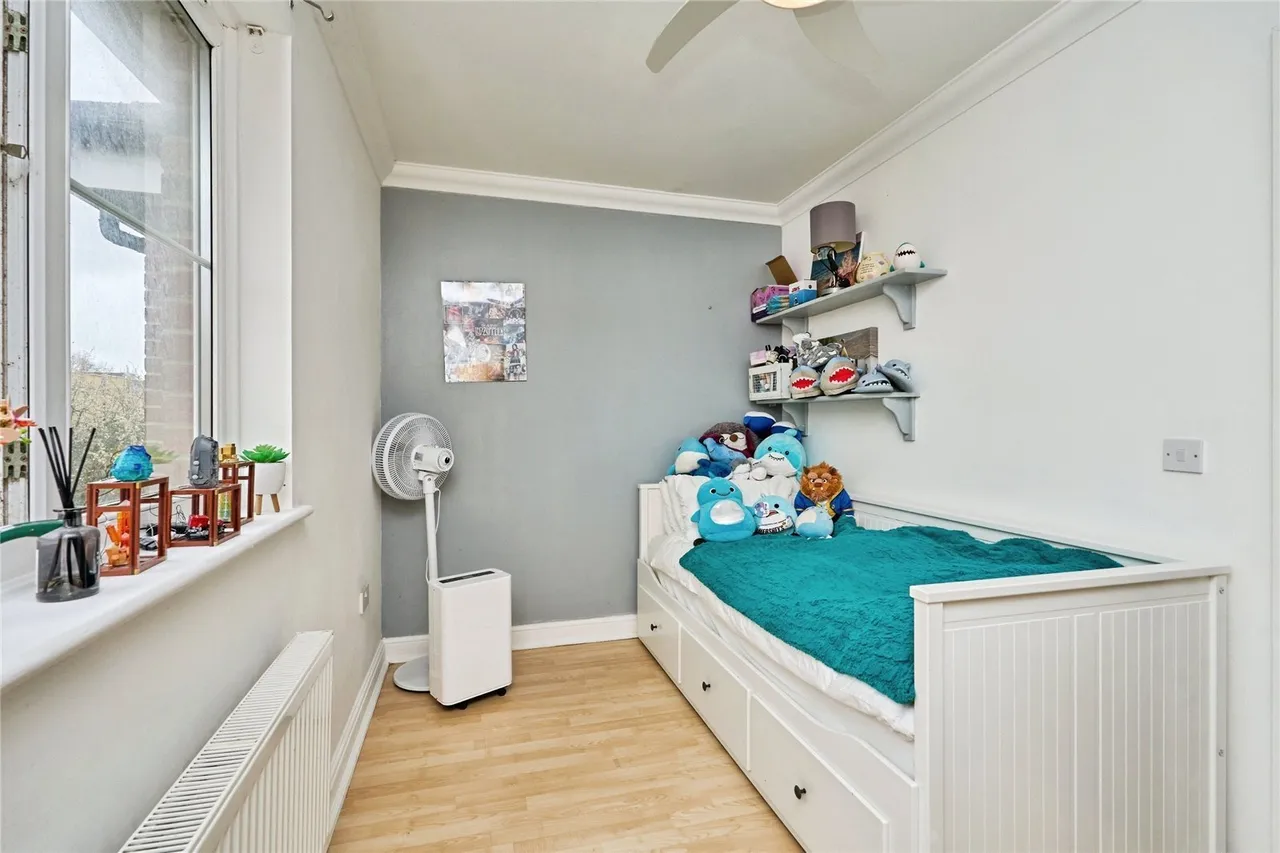 Prior Crescent, Newport, PO30, photo 8