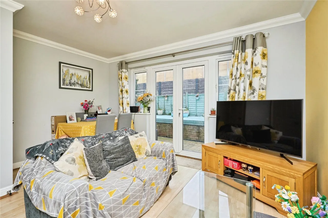 Prior Crescent, Newport, PO30, photo 4