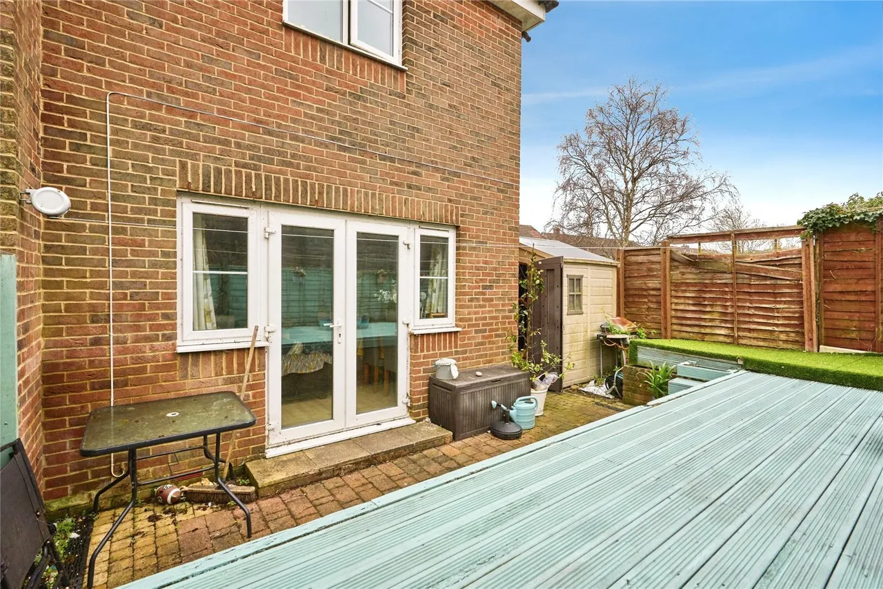 Prior Crescent, Newport, PO30, photo 3