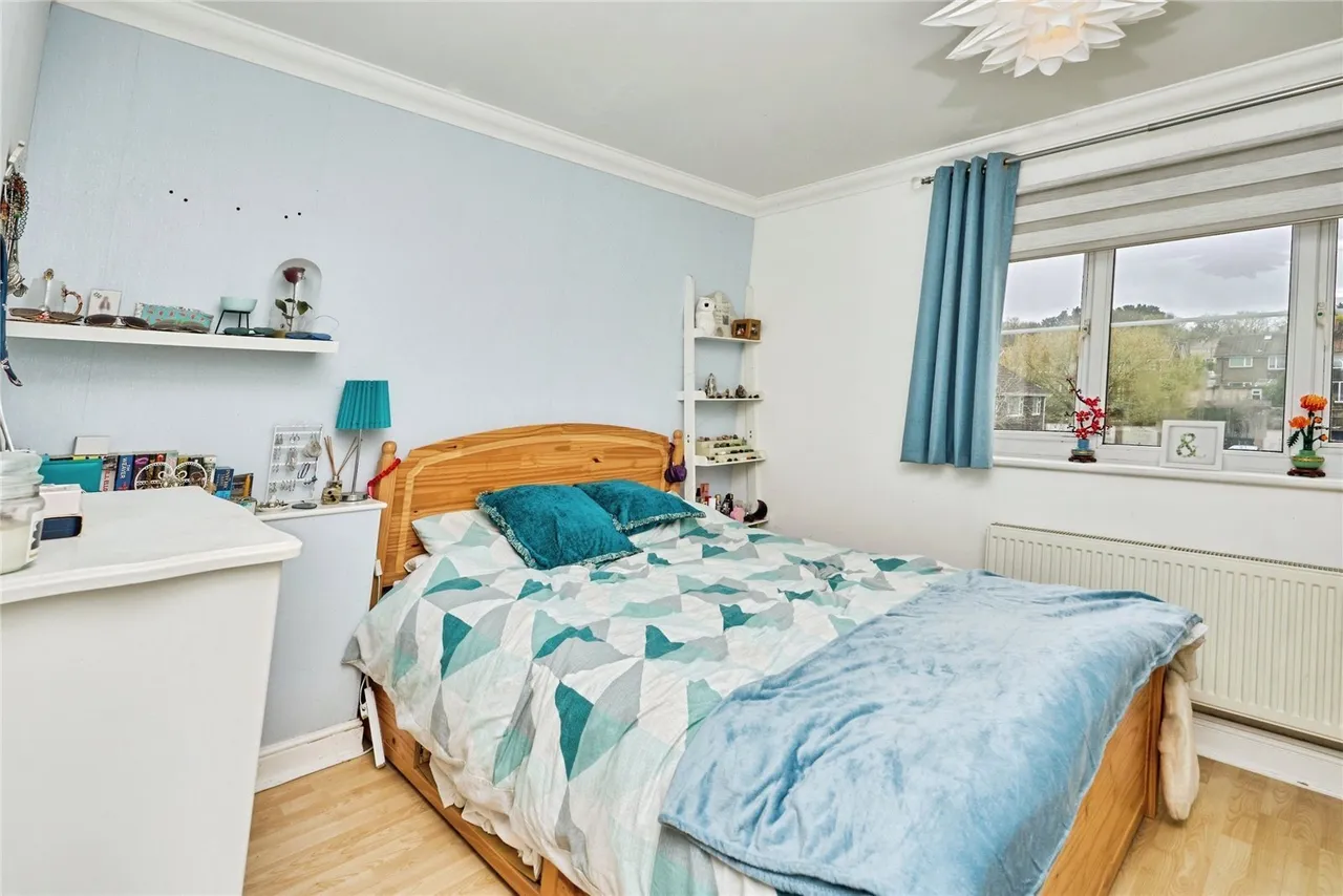 Prior Crescent, Newport, PO30, photo 6