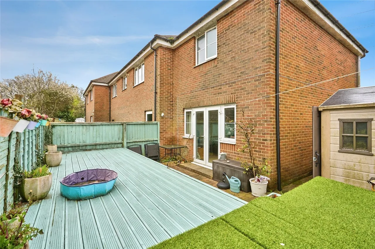 Prior Crescent, Newport, PO30, photo 2