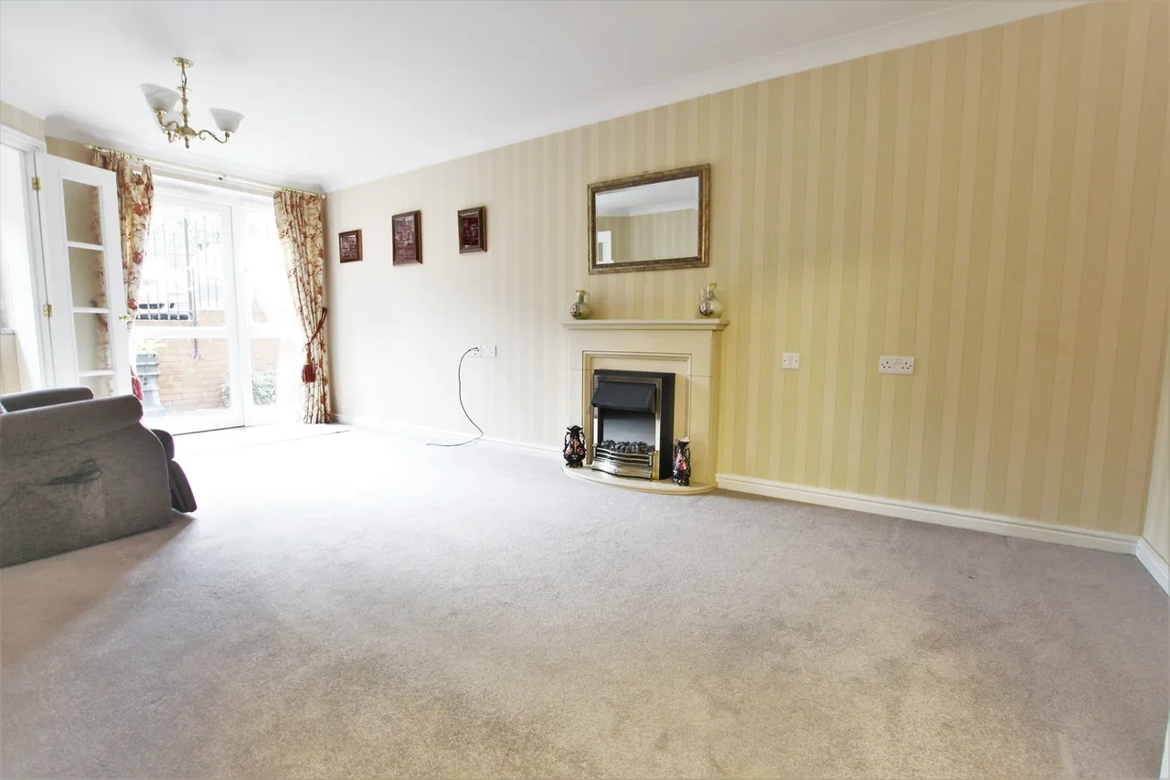 Winchmore Hill Road, London, N21, photo 3