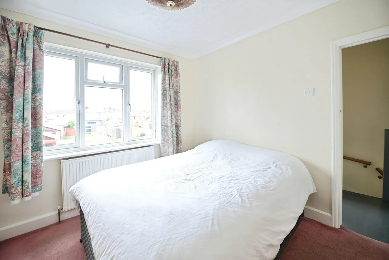 Eaton Drive, Romford, RM5, photo 14