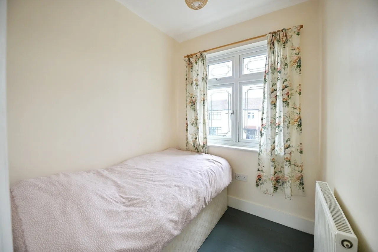 Eaton Drive, Romford, RM5, photo 15