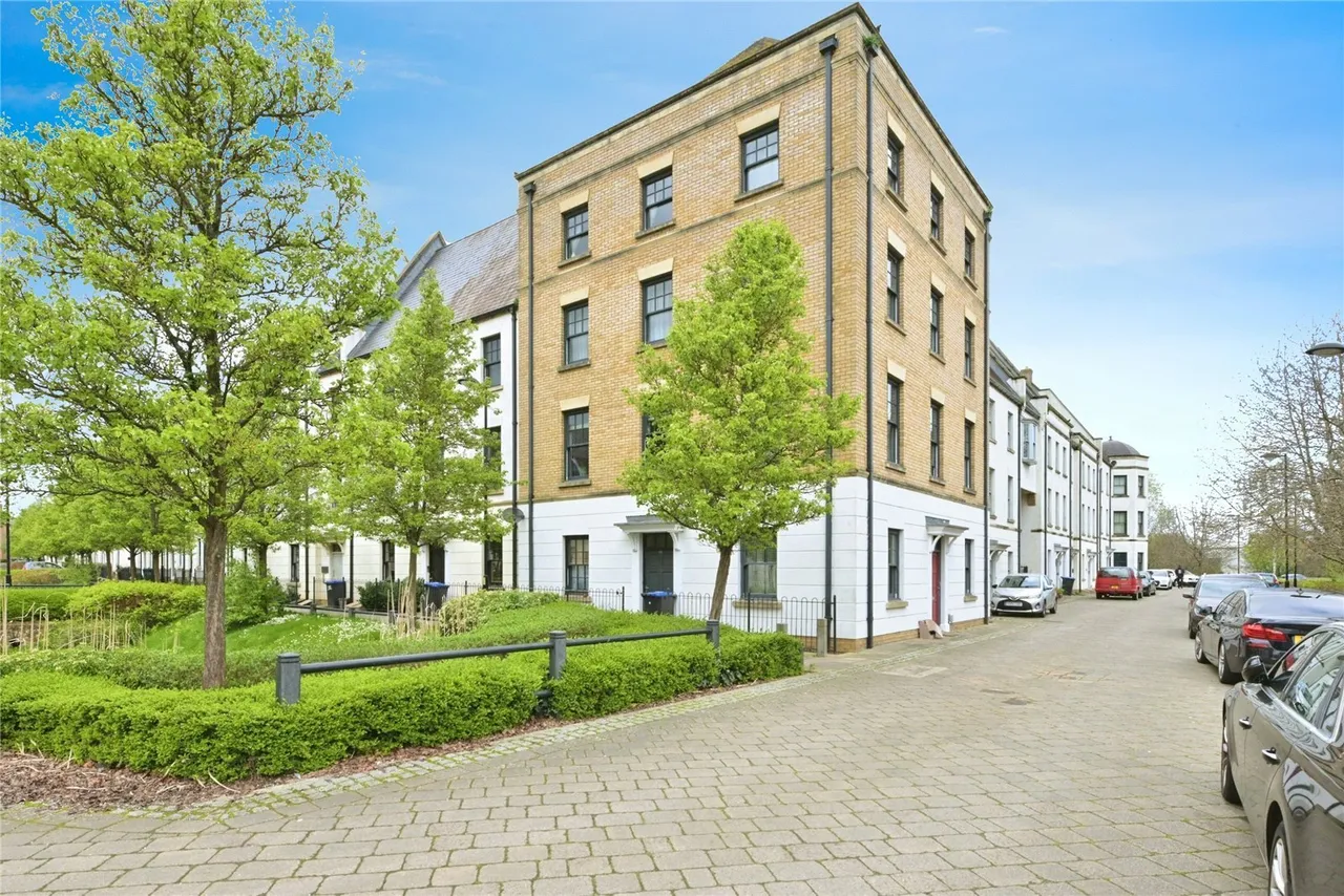 2 bed flat for sale — Clickers Drive, Northampton, NN5