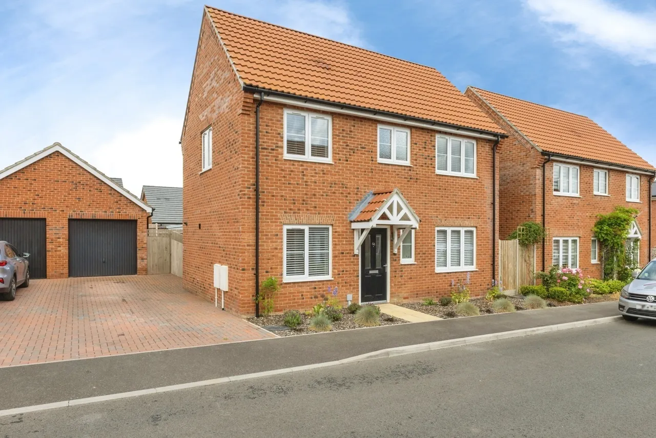 3 bed house for sale — Cullyer Crescent, Wymondham, Norfolk, NR18