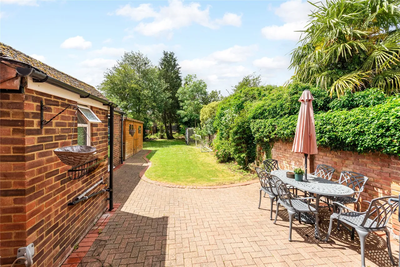Wendover Road, Aylesbury, HP21, photo 10