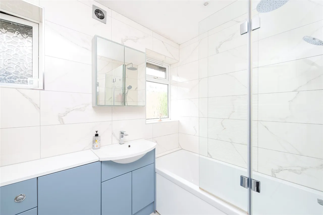 Wendover Road, Aylesbury, HP21, photo 7