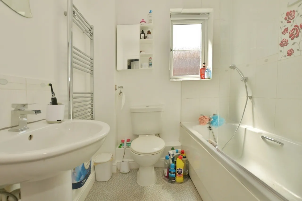 Grenadier Way, Ashford, TN23, photo 13