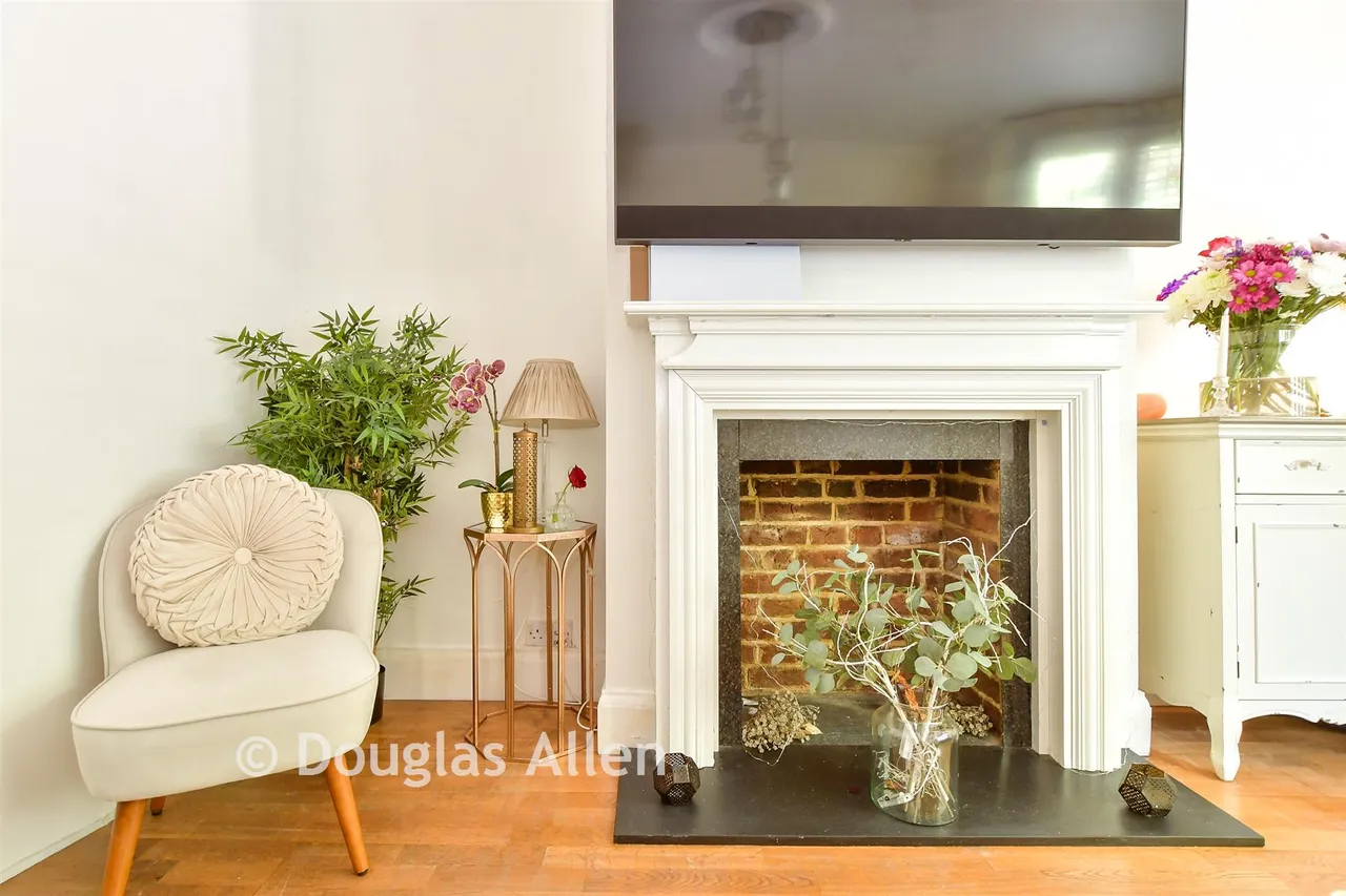 Main Road, Gidea Park, RM1, photo 6