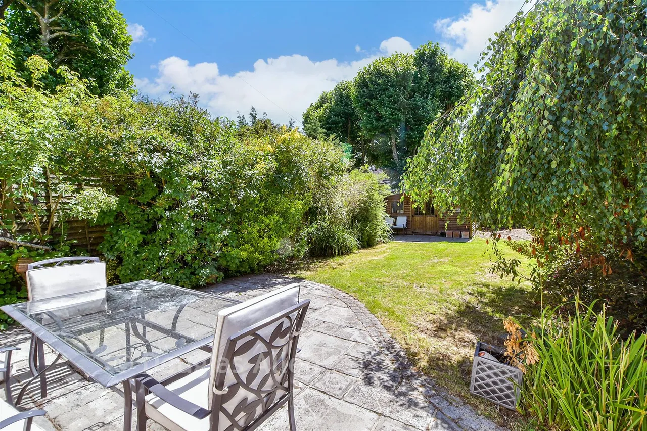 Main Road, Gidea Park, RM1, photo 17