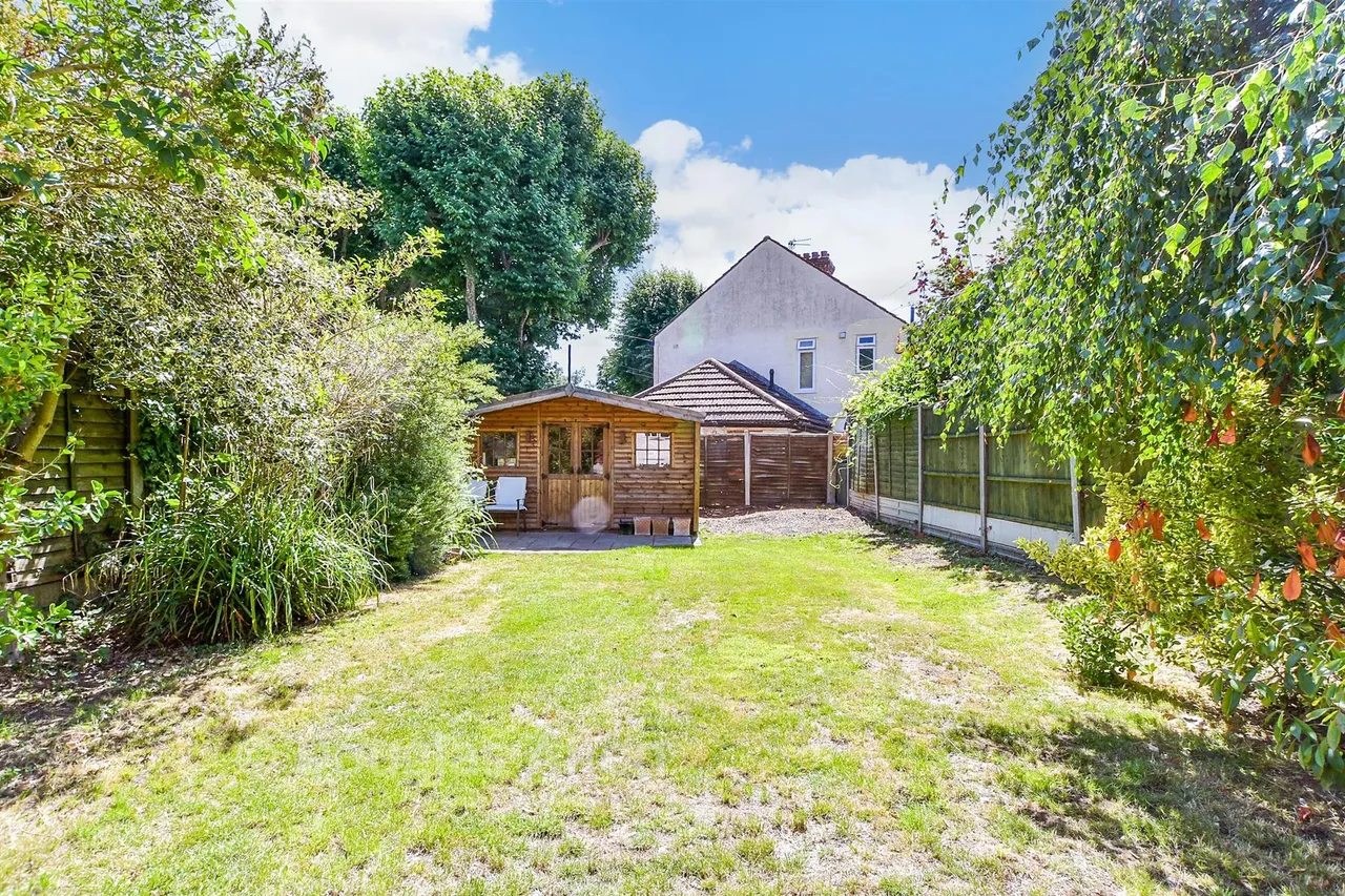 Main Road, Gidea Park, RM1, photo 18