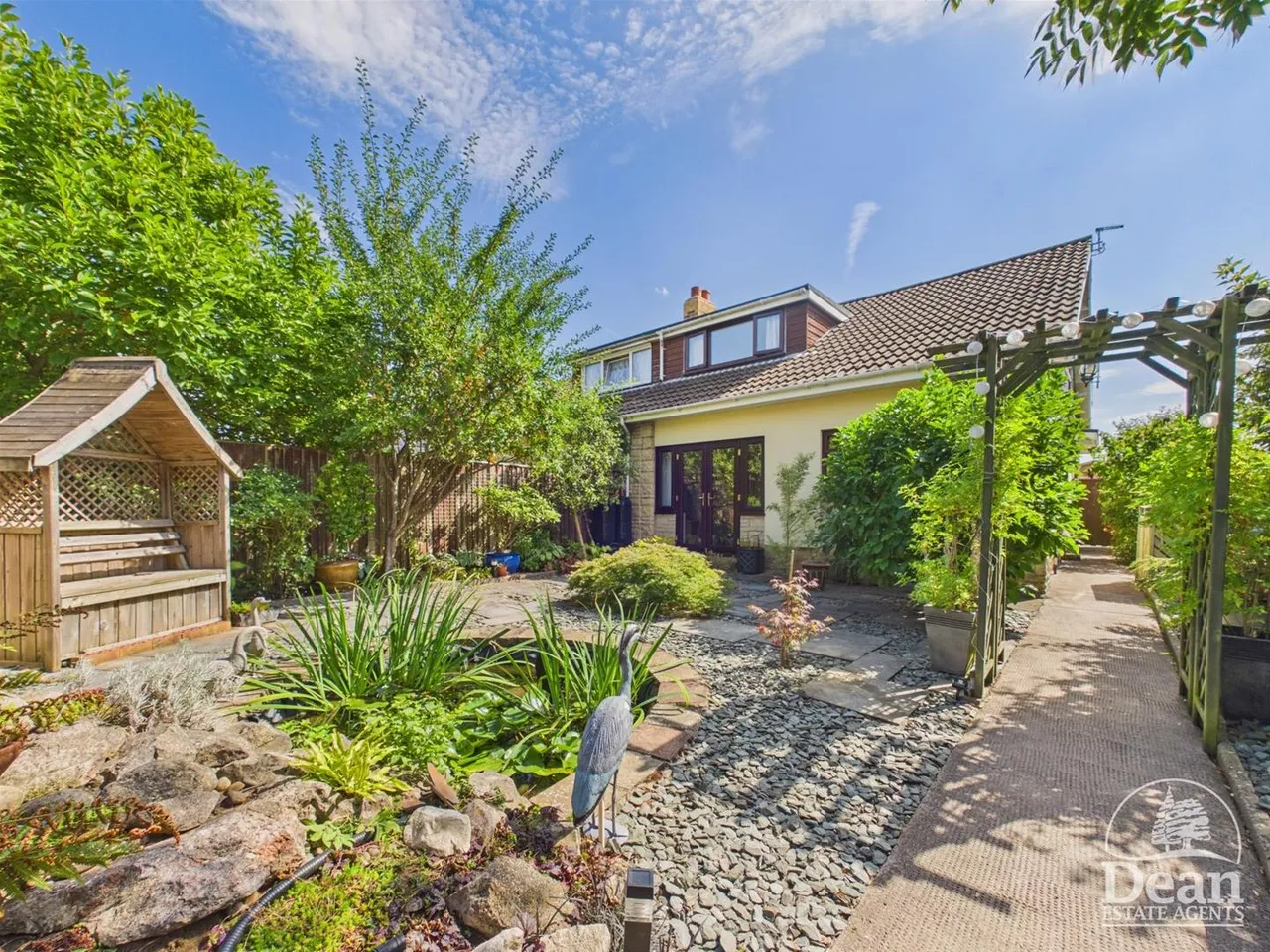 Strathmore Gardens, Sling, GL16, photo 13