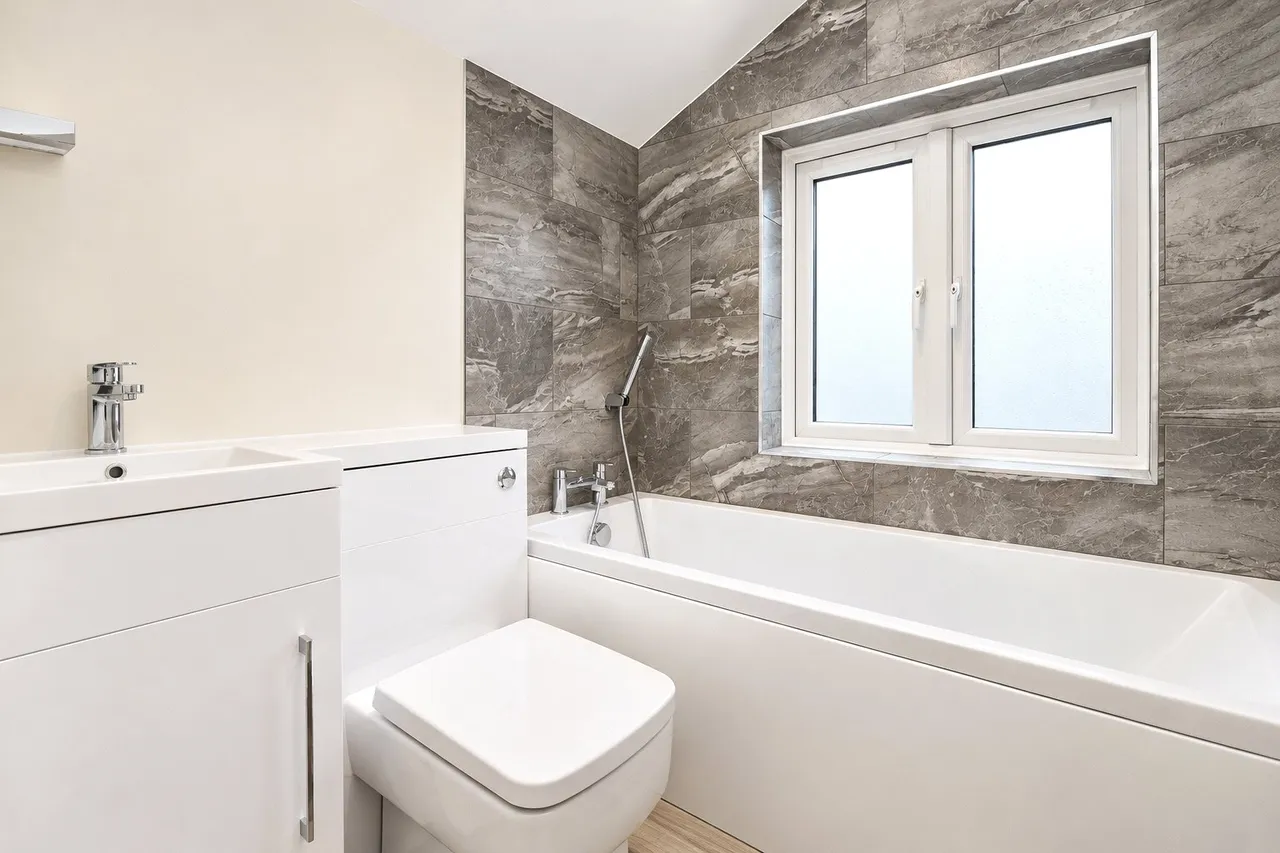 Vale Farm Road, Woking, GU21, photo 13