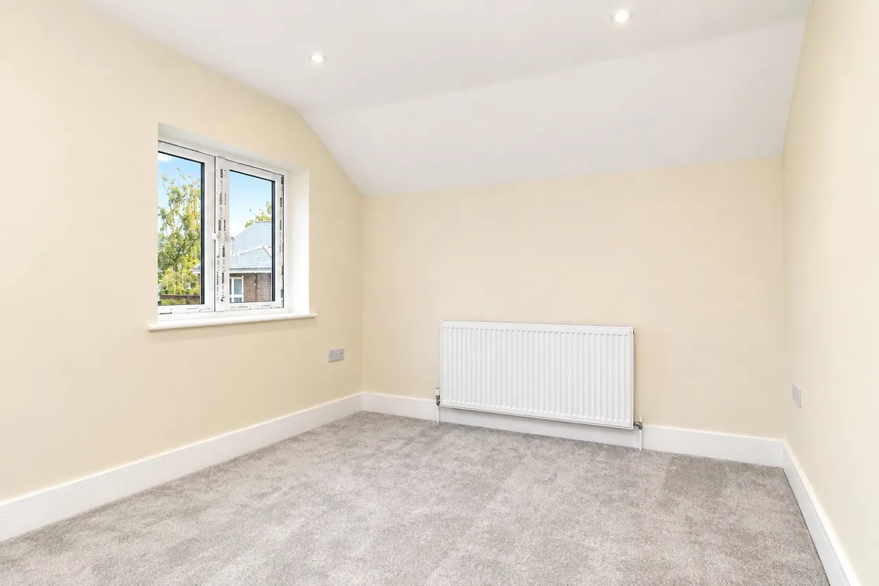 Vale Farm Road, Woking, GU21, photo 12