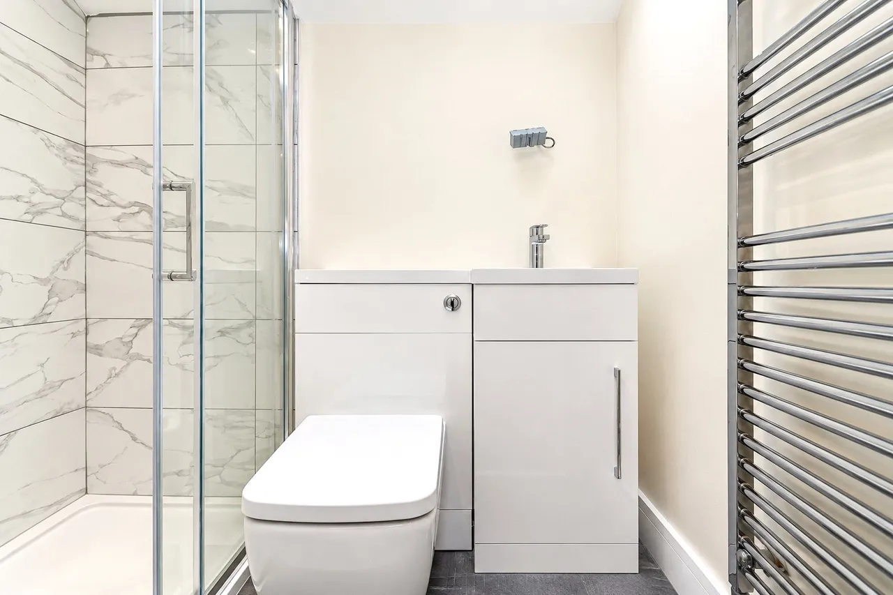 Vale Farm Road, Woking, GU21, photo 14