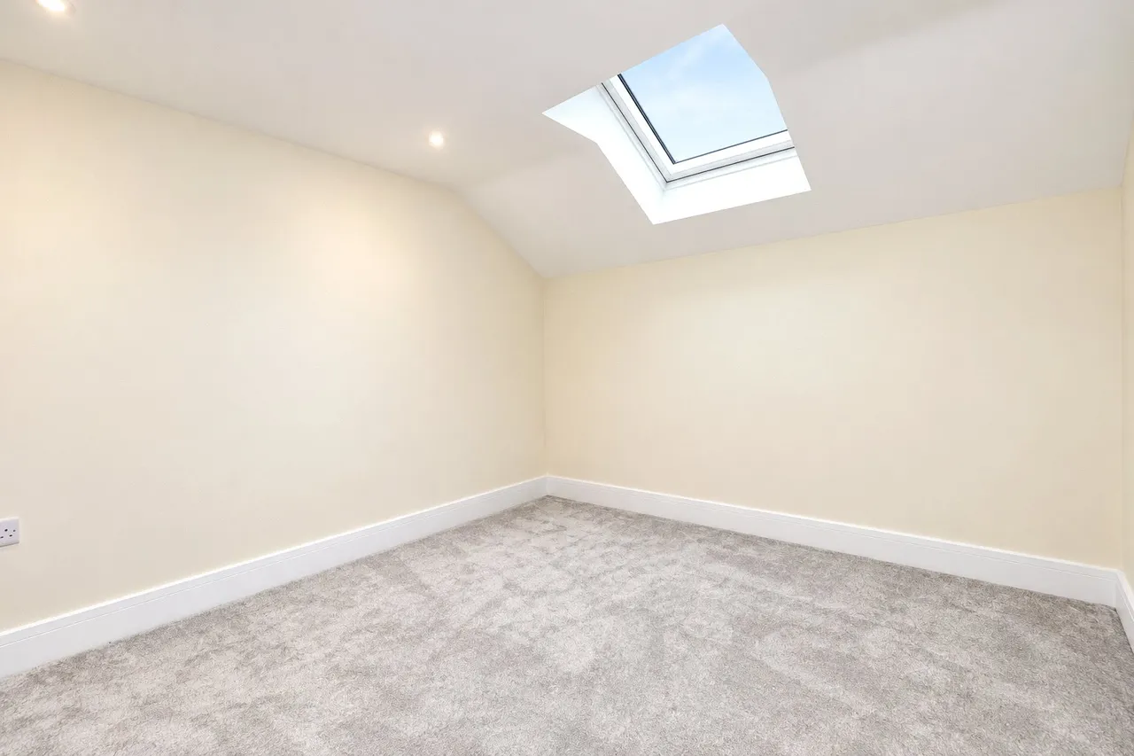 Vale Farm Road, Woking, GU21, photo 11