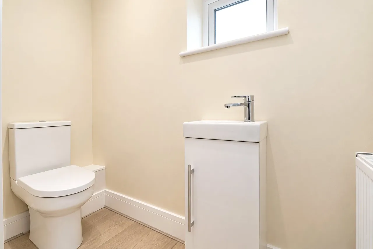 Vale Farm Road, Woking, GU21, photo 10