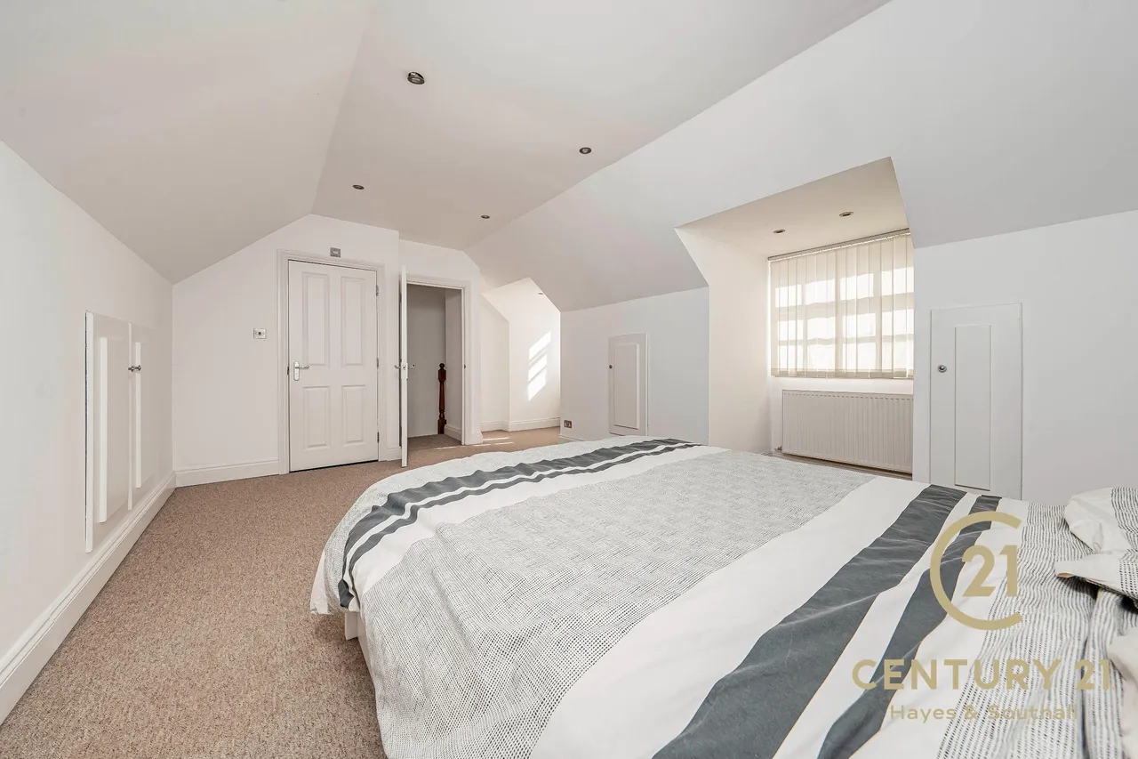 Harlington Road, UB8, photo 9