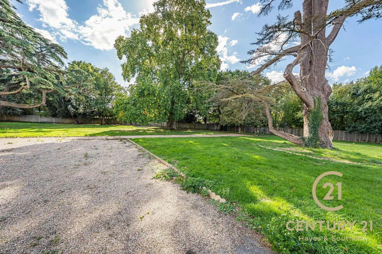Harlington Road, UB8, photo 12