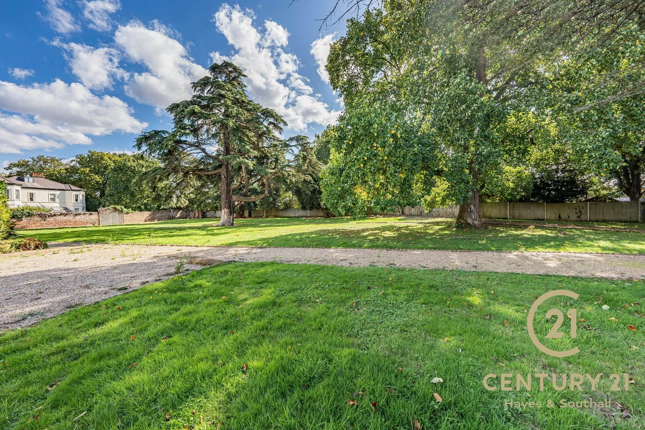 Harlington Road, UB8, photo 13