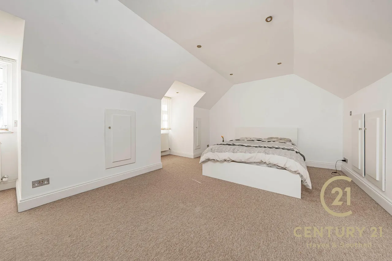 Harlington Road, UB8, photo 8
