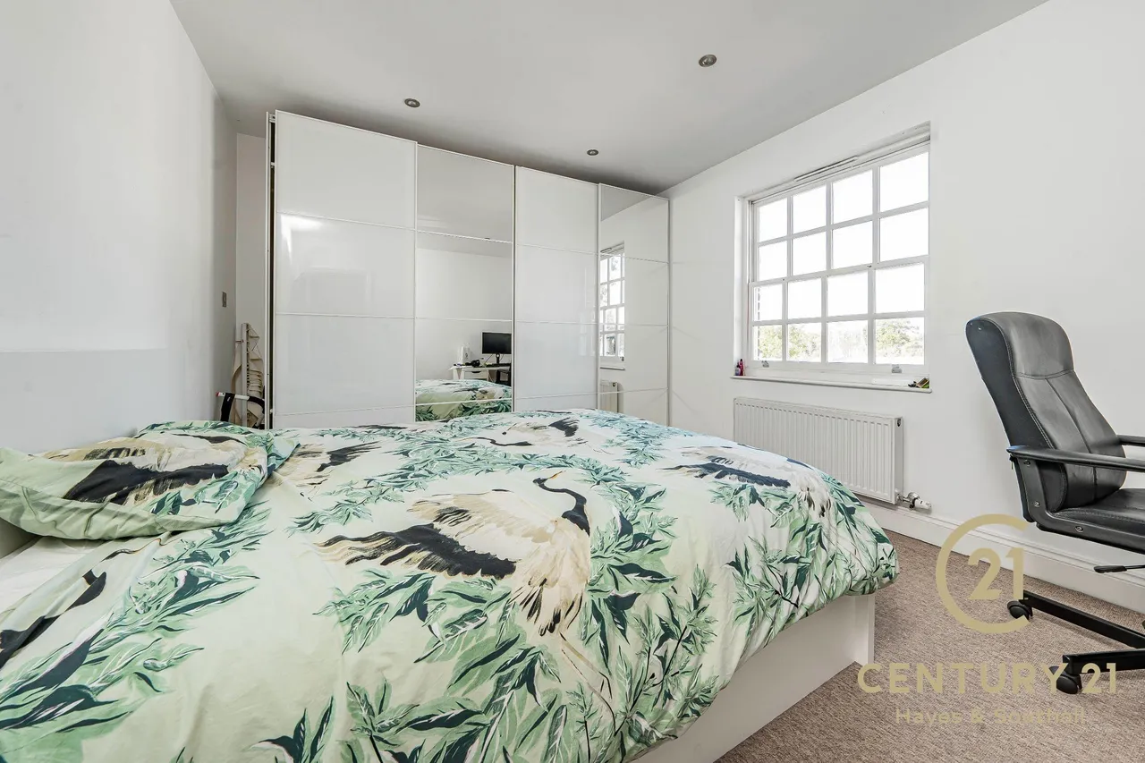 Harlington Road, UB8, photo 7