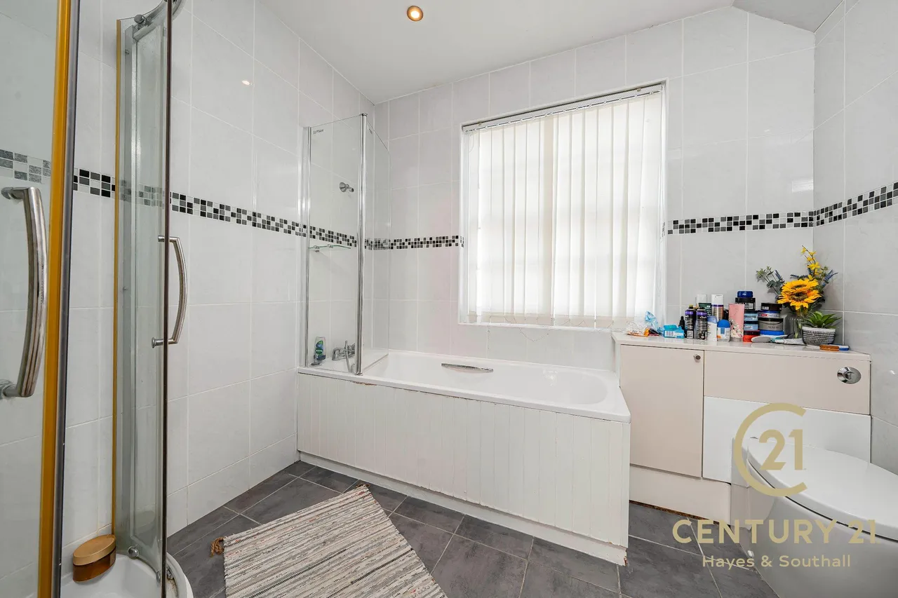 Harlington Road, UB8, photo 5