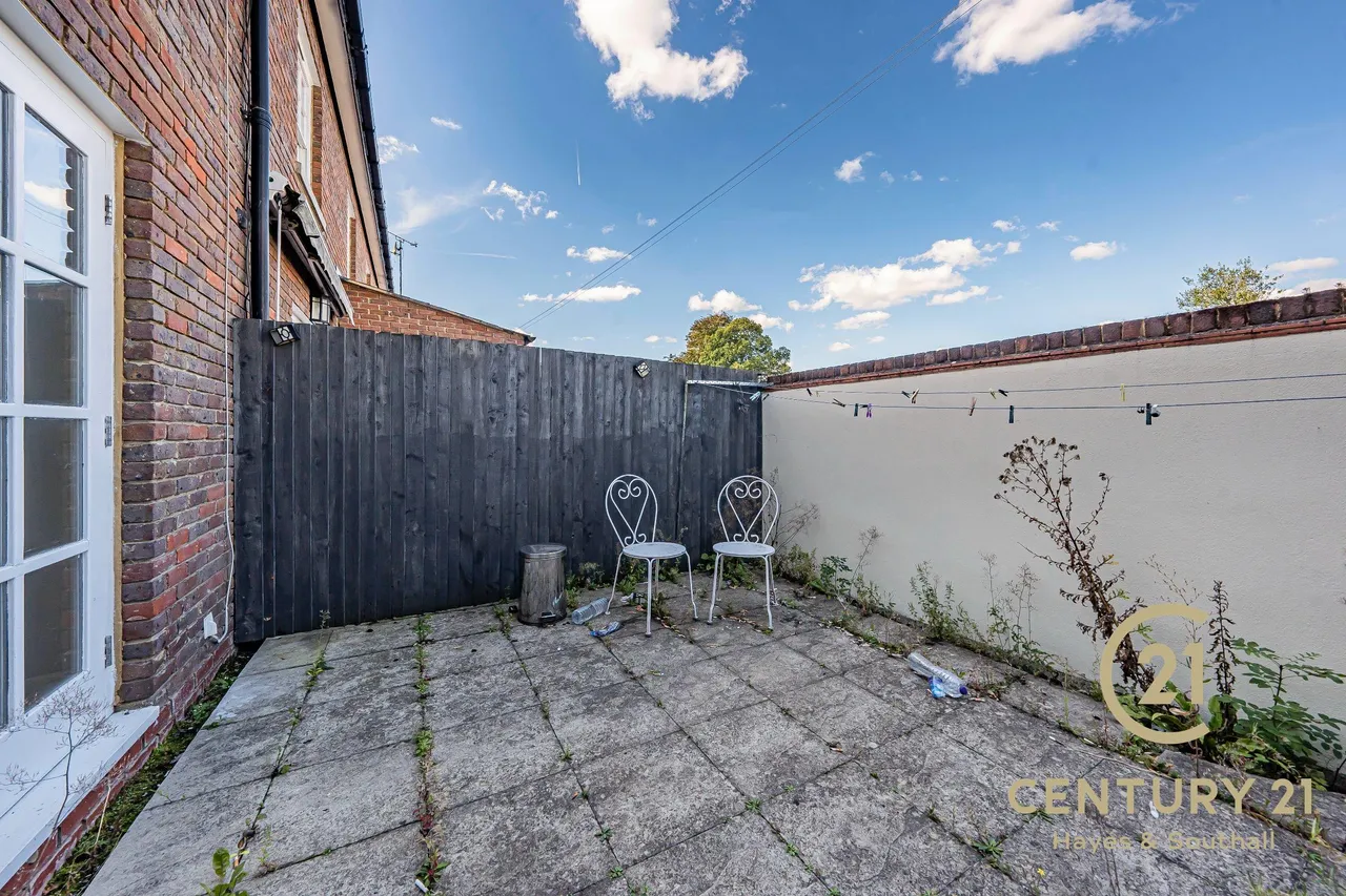Harlington Road, UB8, photo 11