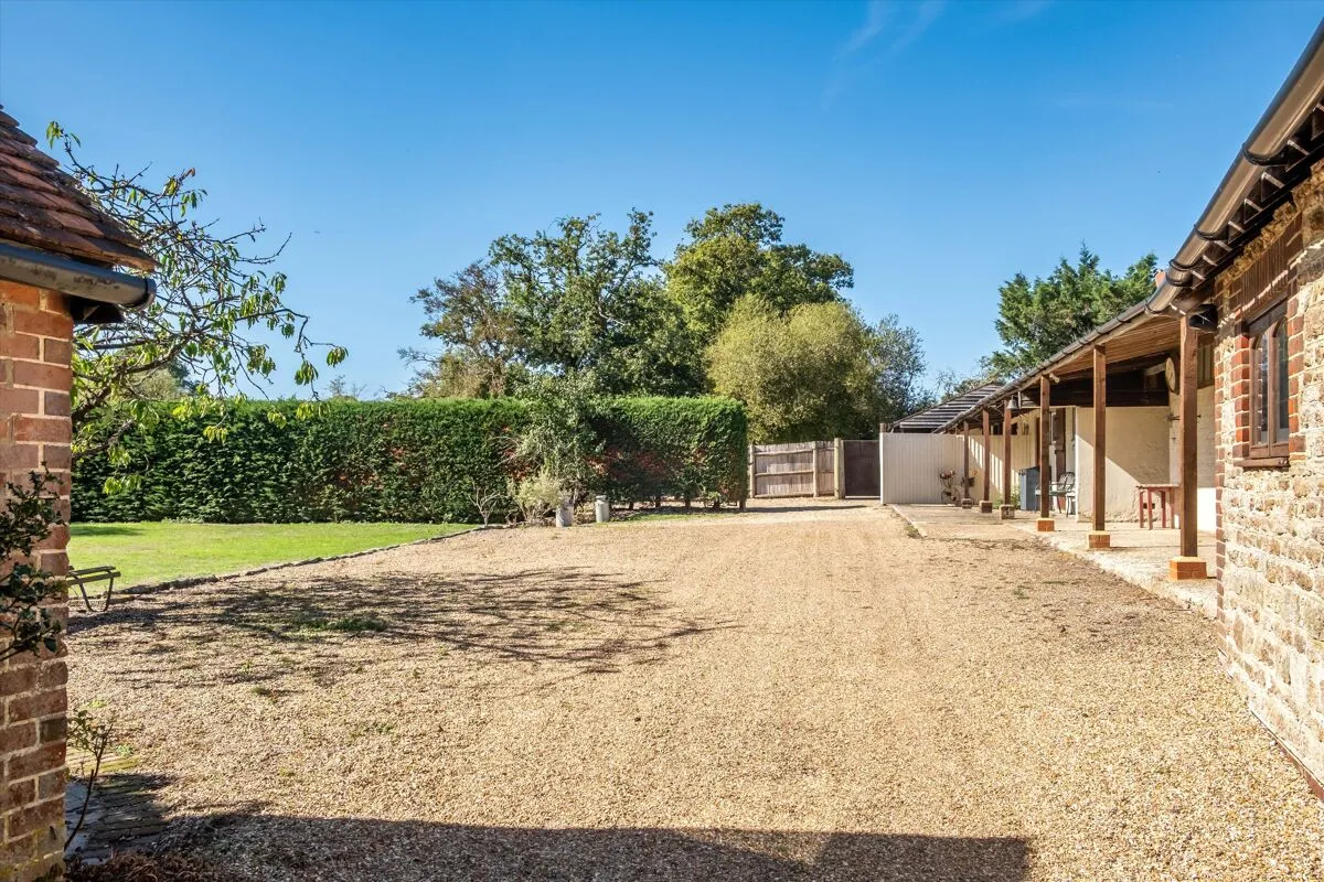 Broadford Bridge, Billingshurst, RH14, photo 31