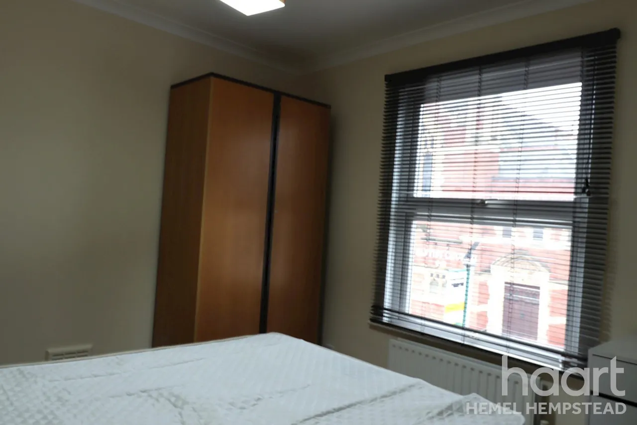 Leavesden Road, WD24, photo 2