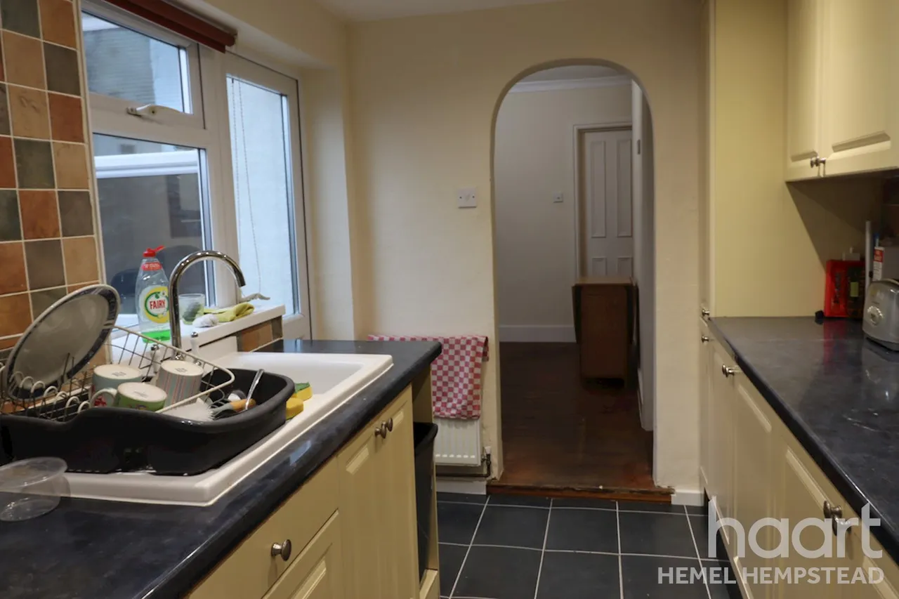Leavesden Road, WD24, photo 5