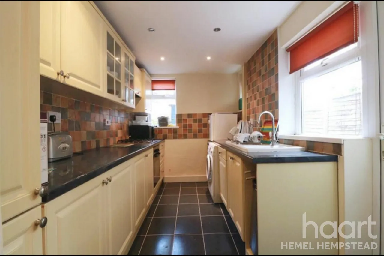 Leavesden Road, WD24, photo 4
