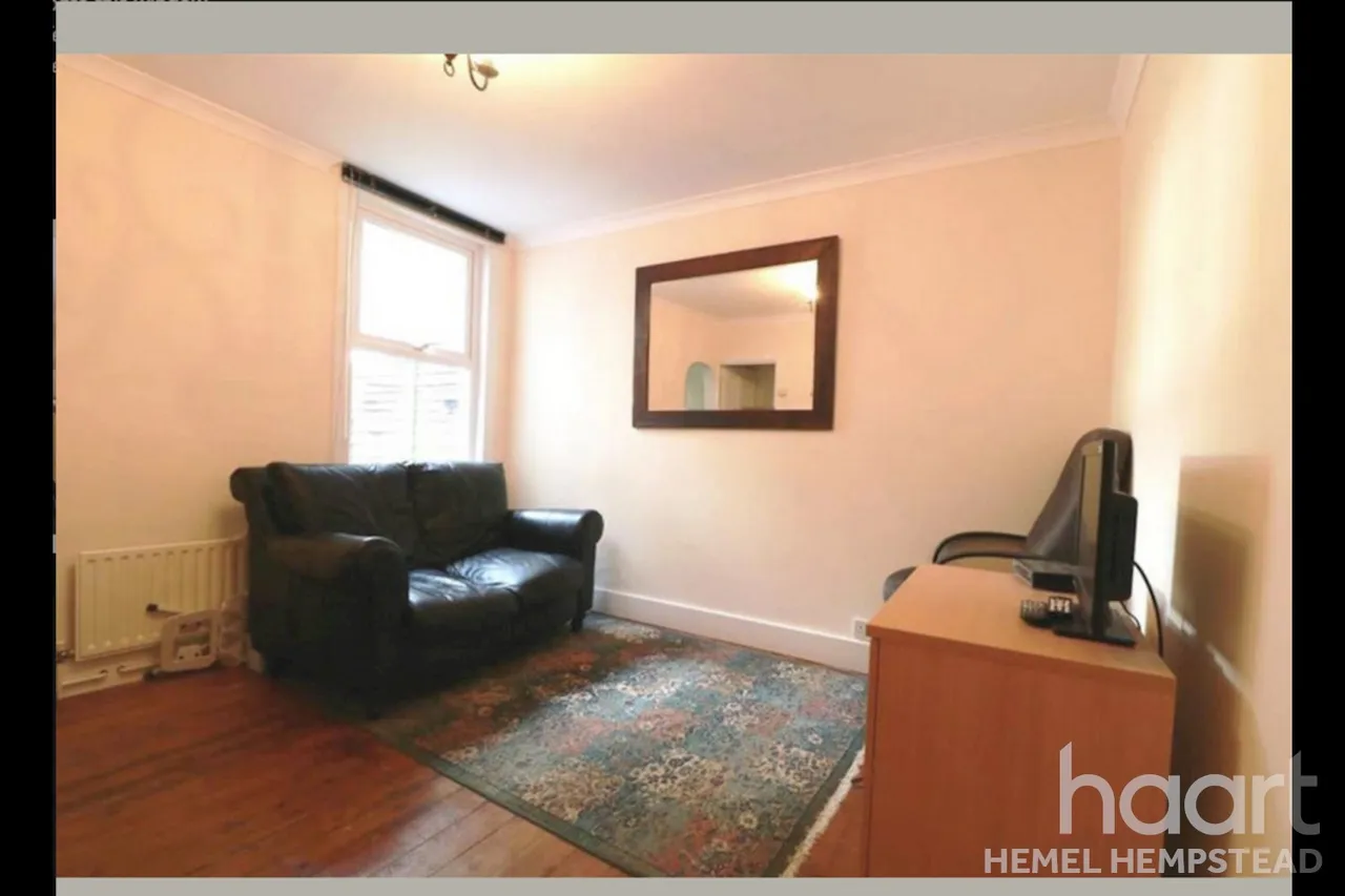 Leavesden Road, WD24, photo 7