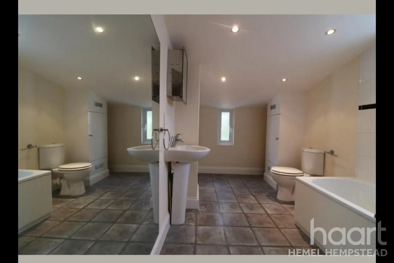 Leavesden Road, WD24, photo 6