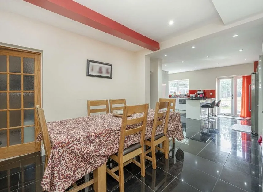 Twickenham Road, Hanworth, TW13, photo 3