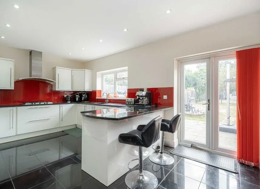 Twickenham Road, Hanworth, TW13, photo 4