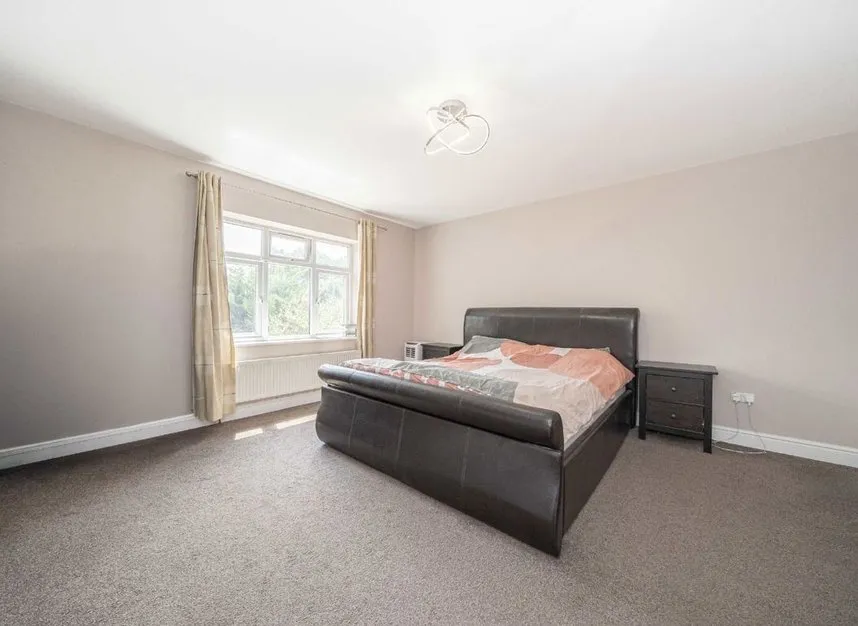 Twickenham Road, Hanworth, TW13, photo 6