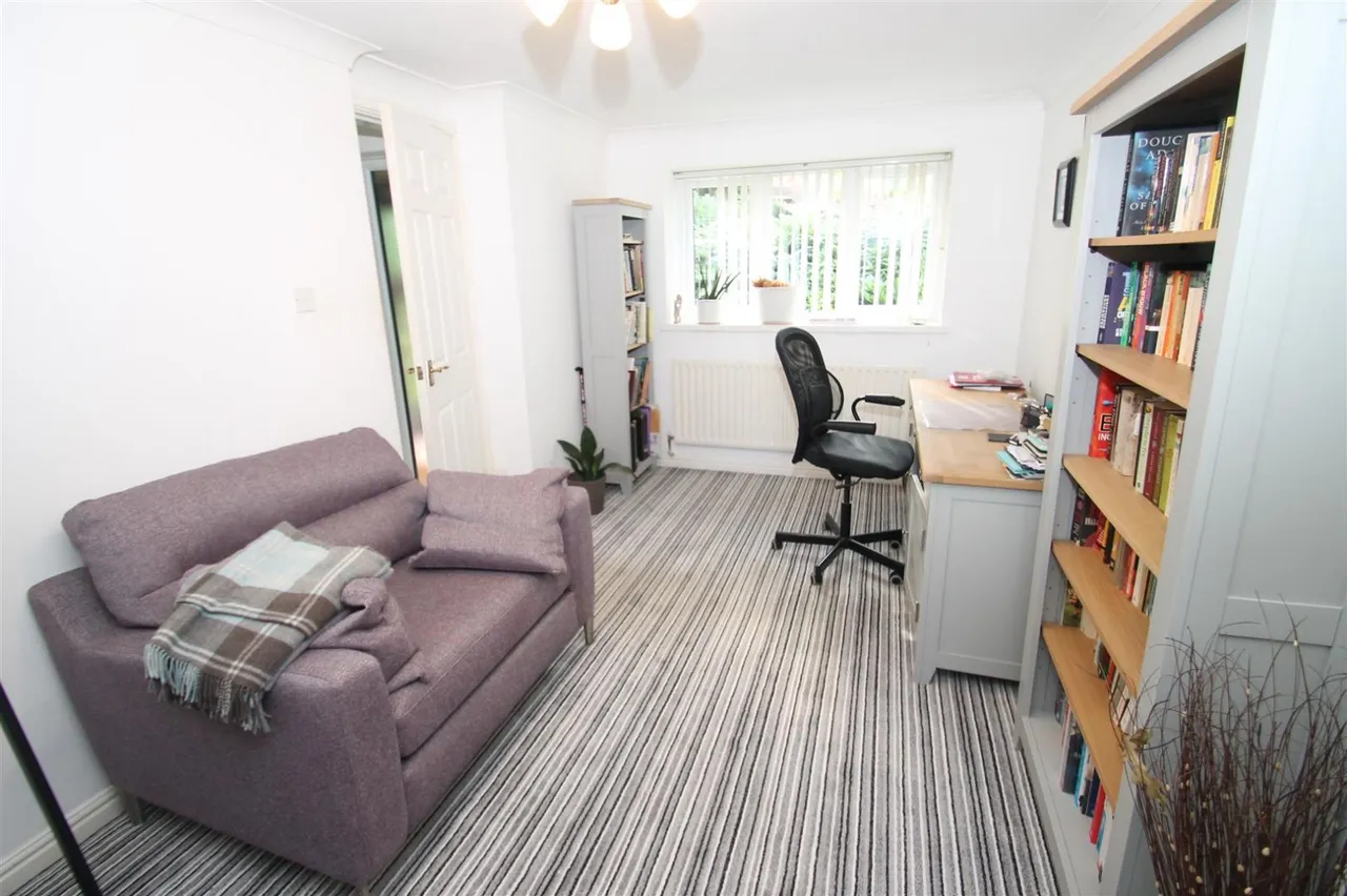 Claremont Way, Halesowen, photo 10