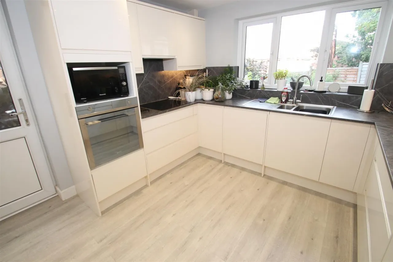 Claremont Way, Halesowen, photo 3