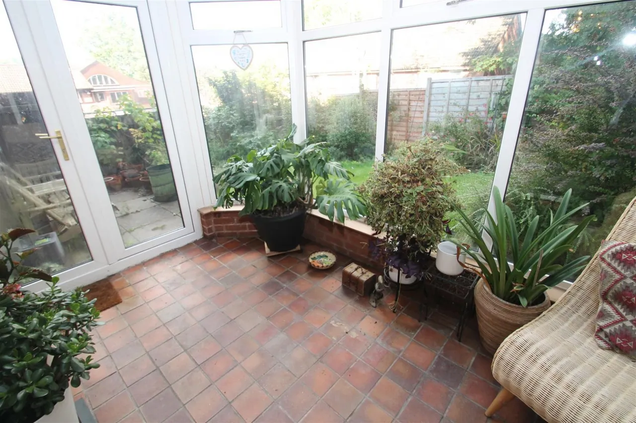 Claremont Way, Halesowen, photo 6