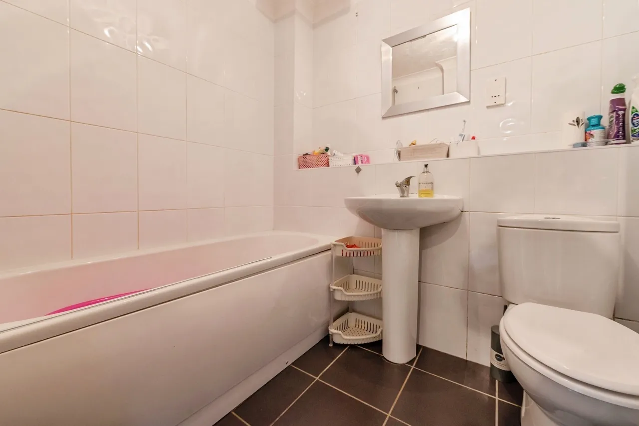 Chalk Court, Jetty Walk, Grays, Essex, RM17, photo 11