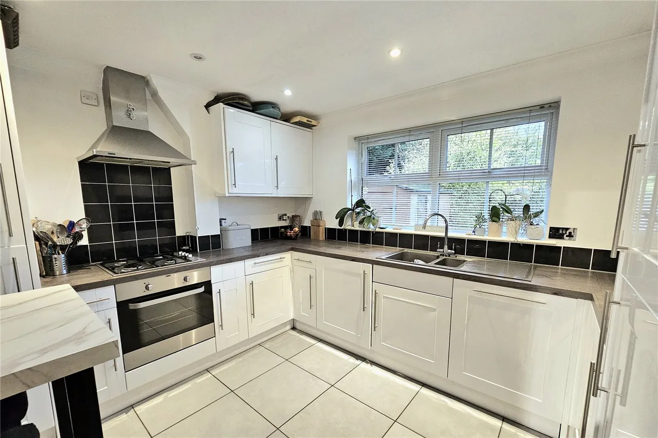 Dashwood Close, Camberley, Surrey, GU15 3AU, photo 2